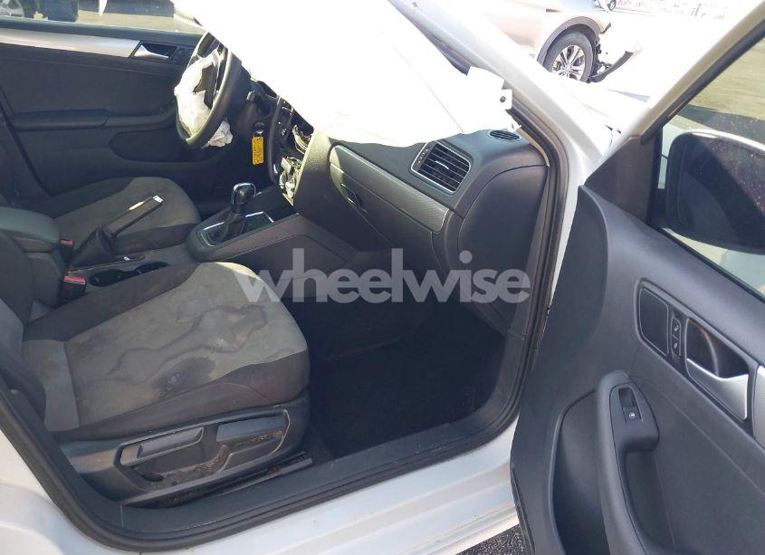 Photo 5 of 2017 Volkswagen Jetta 1.4T S (VIN 3VW2B7AJ5HM312694)