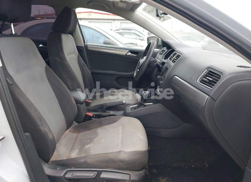 Photo 5 of 2017 Volkswagen Jetta 1.4T S (VIN 3VW2B7AJ5HM324151)