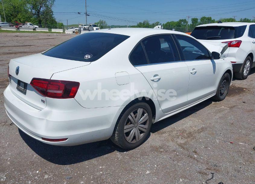 Photo 4 of 2017 Volkswagen Jetta 1.4T S (VIN 3VW2B7AJ5HM332931)