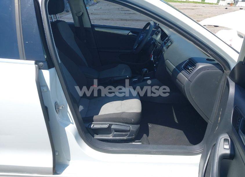 Photo 5 of 2017 Volkswagen Jetta 1.4T S (VIN 3VW2B7AJ5HM332931)