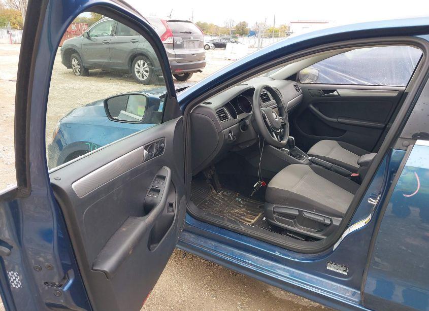 Photo 5 of 2017 Volkswagen Jetta 1.4T S (VIN 3VW2B7AJ5HM342200)