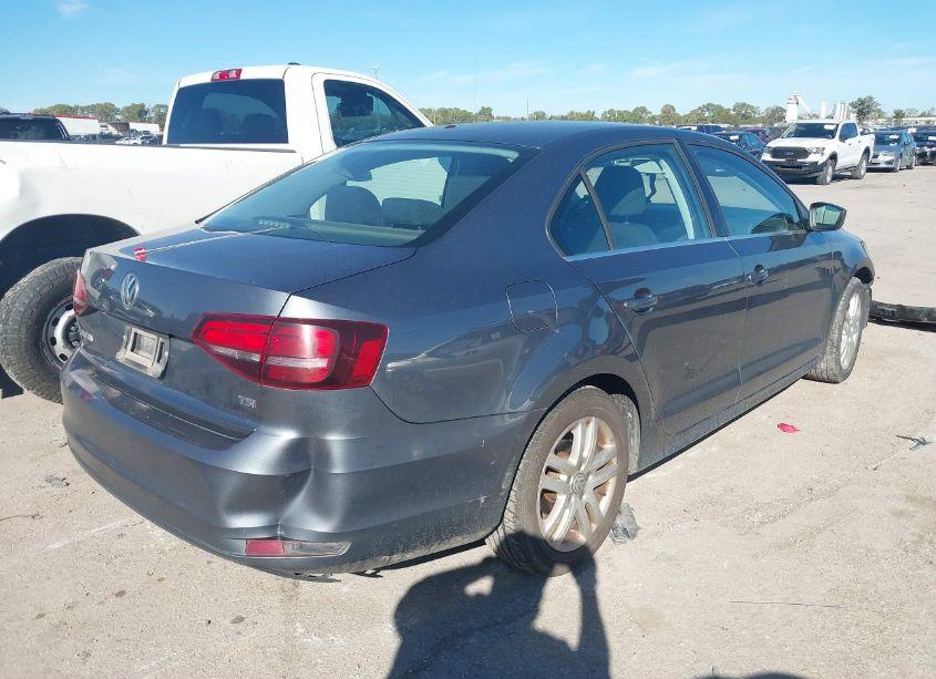 Photo 4 of 2017 Volkswagen Jetta 1.4T S (VIN 3VW2B7AJ5HM353178)