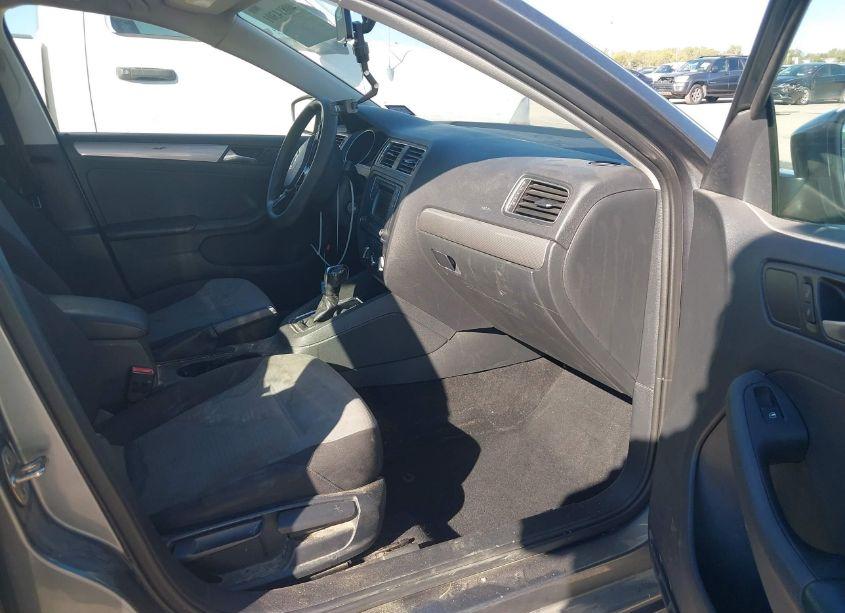 Photo 5 of 2017 Volkswagen Jetta 1.4T S (VIN 3VW2B7AJ5HM353178)