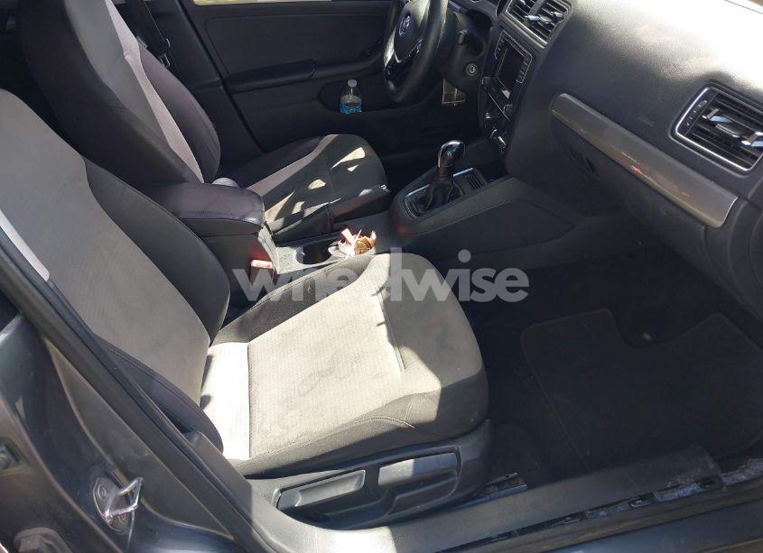 Photo 5 of 2018 Volkswagen Jetta 1.4T S (VIN 3VW2B7AJ5JM236187)