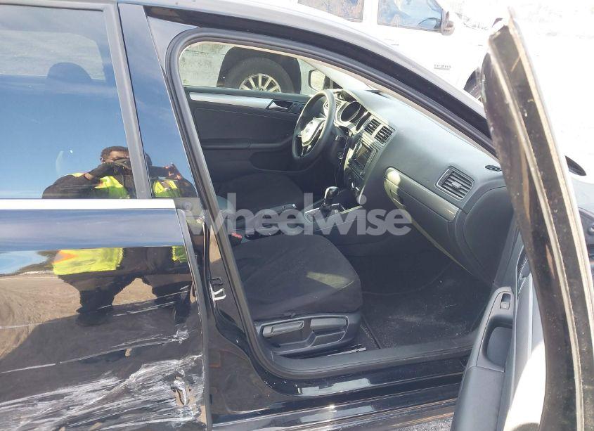 Photo 5 of 2017 Volkswagen Jetta 1.4T S (VIN 3VW2B7AJ6HM252831)