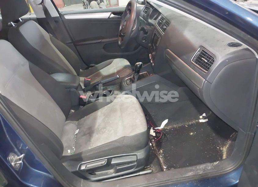 Photo 5 of 2017 Volkswagen Jetta 1.4T S (VIN 3VW2B7AJ6HM297882)