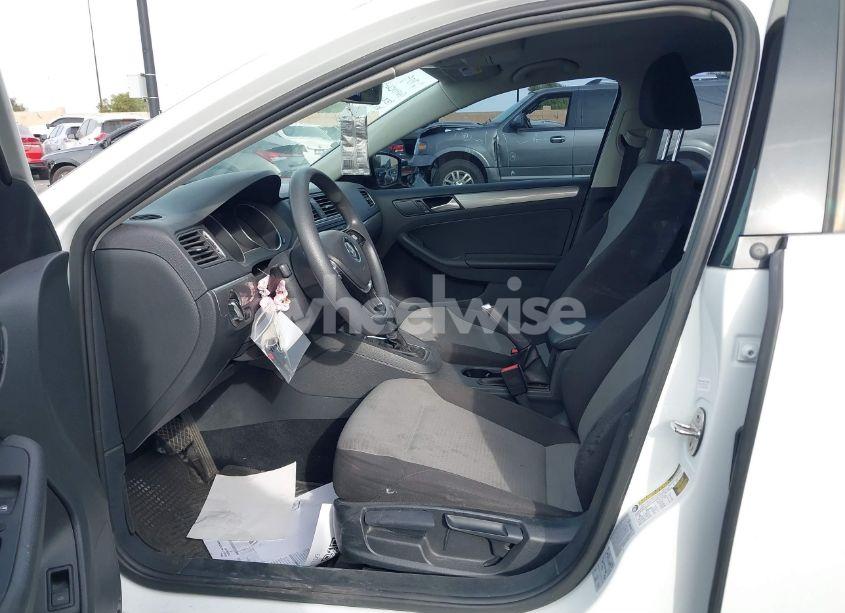 Photo 5 of 2017 Volkswagen Jetta 1.4T S (VIN 3VW2B7AJ6HM319136)