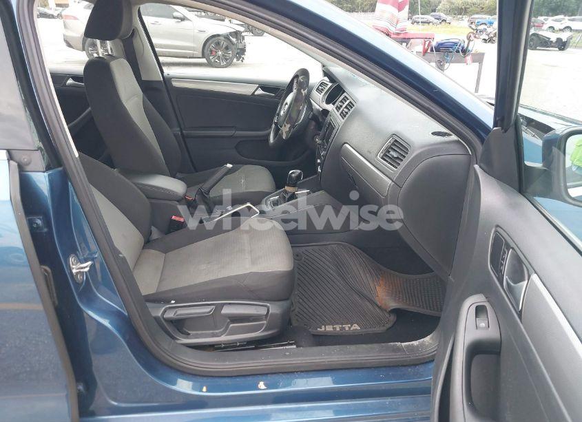 Photo 5 of 2017 Volkswagen Jetta 1.4T S (VIN 3VW2B7AJ6HM331383)