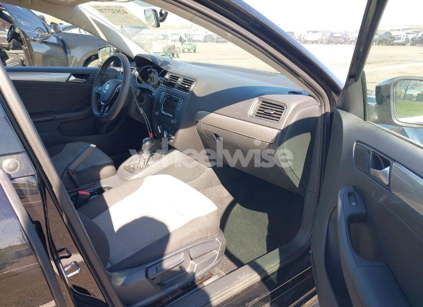 Photo 5 of 2017 Volkswagen Jetta 1.4T S (VIN 3VW2B7AJ6HM349334)