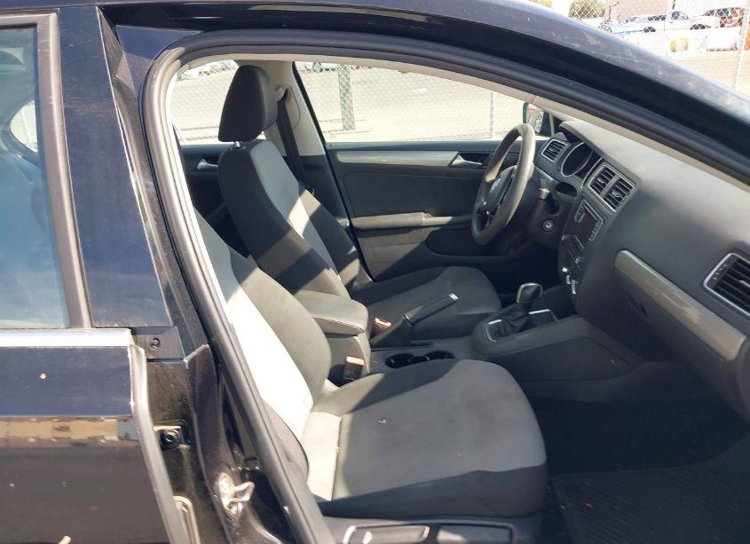 Photo 5 of 2017 Volkswagen Jetta 1.4T S (VIN 3VW2B7AJ6HM384813)