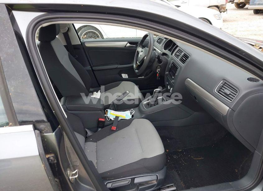 Photo 5 of 2017 Volkswagen Jetta 1.4T S (VIN 3VW2B7AJ6HM392877)