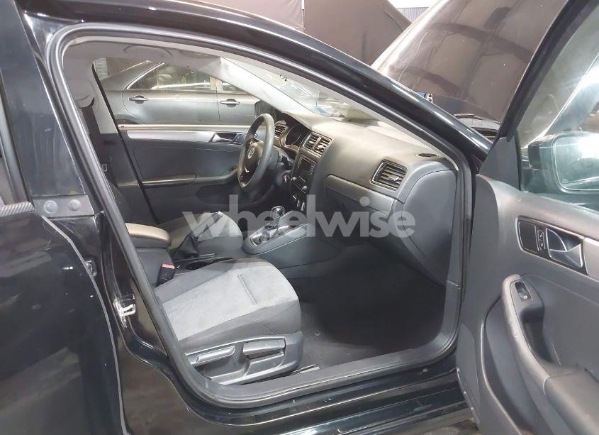 Photo 5 of 2017 Volkswagen Jetta 1.4T S (VIN 3VW2B7AJ7HM205954)