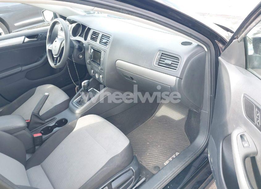 Photo 5 of 2017 Volkswagen Jetta 1.4T S (VIN 3VW2B7AJ7HM251090)