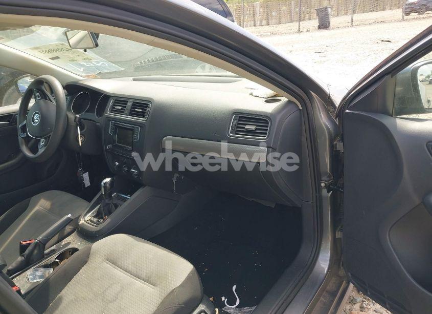 Photo 5 of 2017 Volkswagen Jetta 1.4T S (VIN 3VW2B7AJ7HM264289)