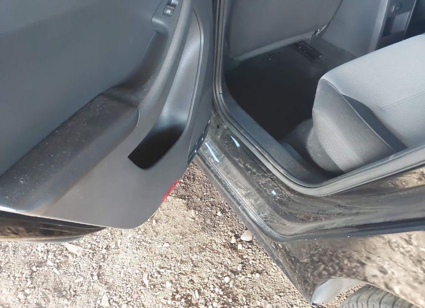 Photo 9 of 2017 Volkswagen Jetta 1.4T S (VIN 3VW2B7AJ7HM293968)