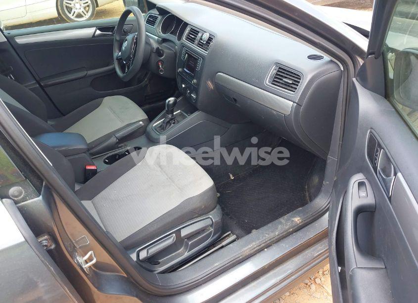 Photo 5 of 2017 Volkswagen Jetta 1.4T S (VIN 3VW2B7AJ7HM329903)