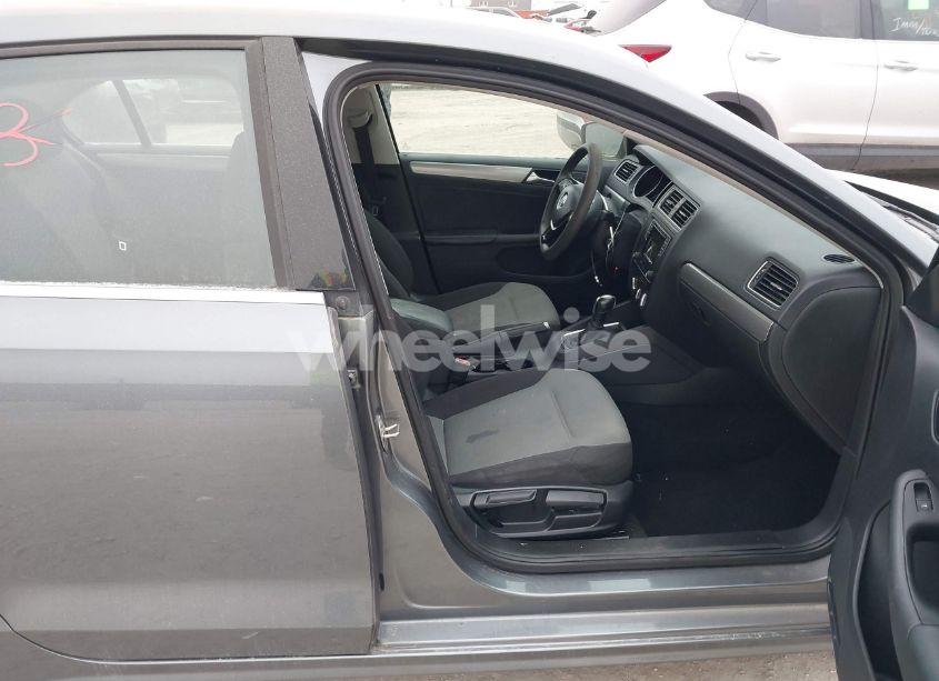 Photo 5 of 2017 Volkswagen Jetta 1.4T S (VIN 3VW2B7AJ7HM360522)