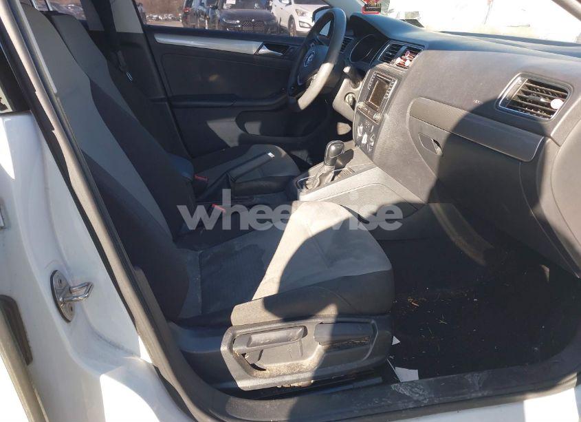 Photo 5 of 2017 Volkswagen Jetta 1.4T S (VIN 3VW2B7AJ7HM370502)