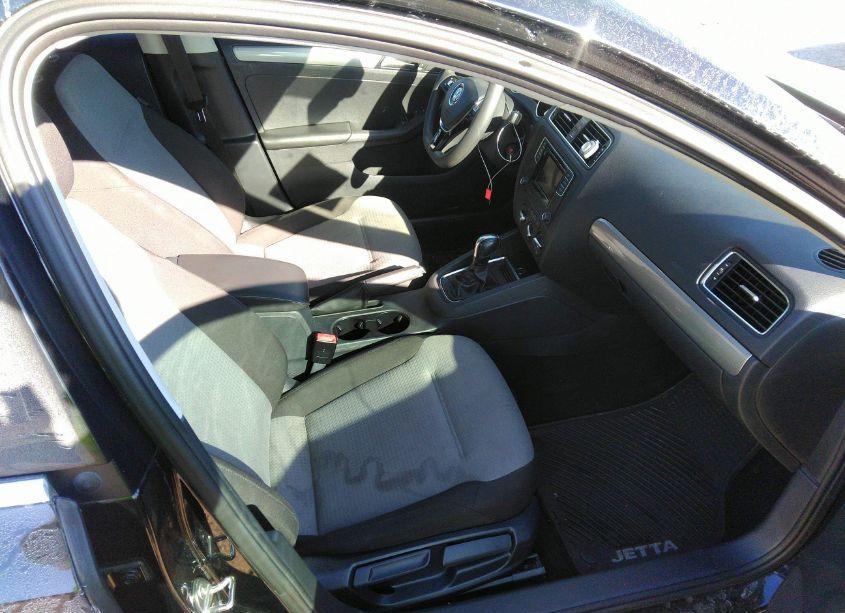 Photo 5 of 2017 Volkswagen Jetta 1.4T S (VIN 3VW2B7AJ7HM402364)