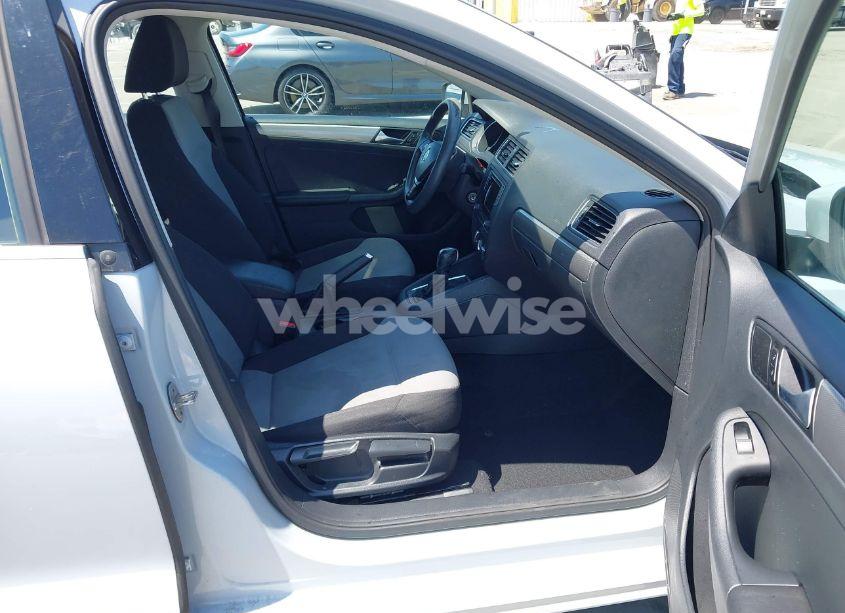 Photo 5 of 2017 Volkswagen Jetta 1.4T S (VIN 3VW2B7AJ8HM253267)