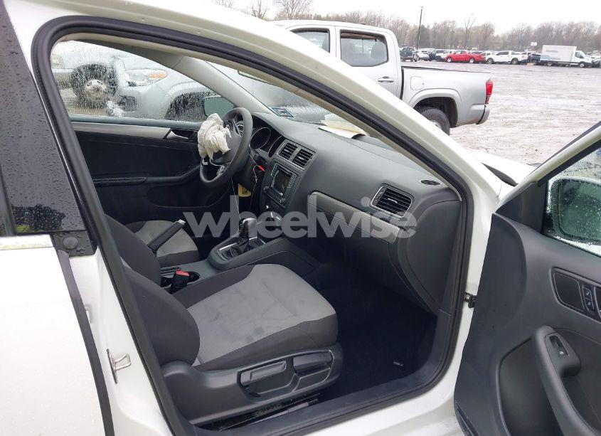 Photo 5 of 2017 Volkswagen Jetta 1.4T S (VIN 3VW2B7AJ8HM344328)