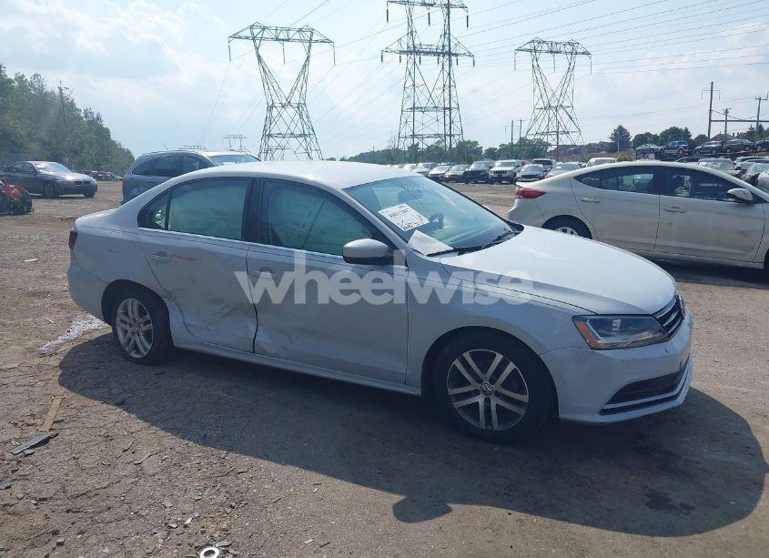 Photo 6 of 2017 Volkswagen Jetta 1.4T S (VIN 3VW2B7AJ8HM347603)