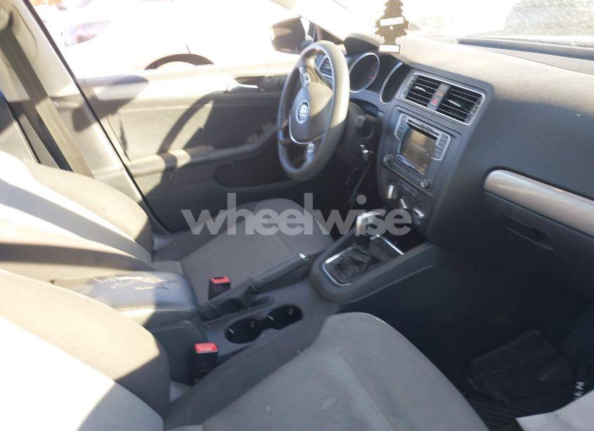 Photo 5 of 2017 Volkswagen Jetta (VIN 3VW2B7AJ8HM373702)