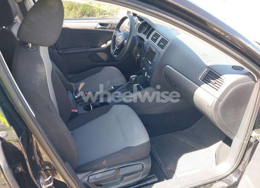 Photo 5 of 2017 Volkswagen Jetta 1.4T S (VIN 3VW2B7AJ8HM385770)