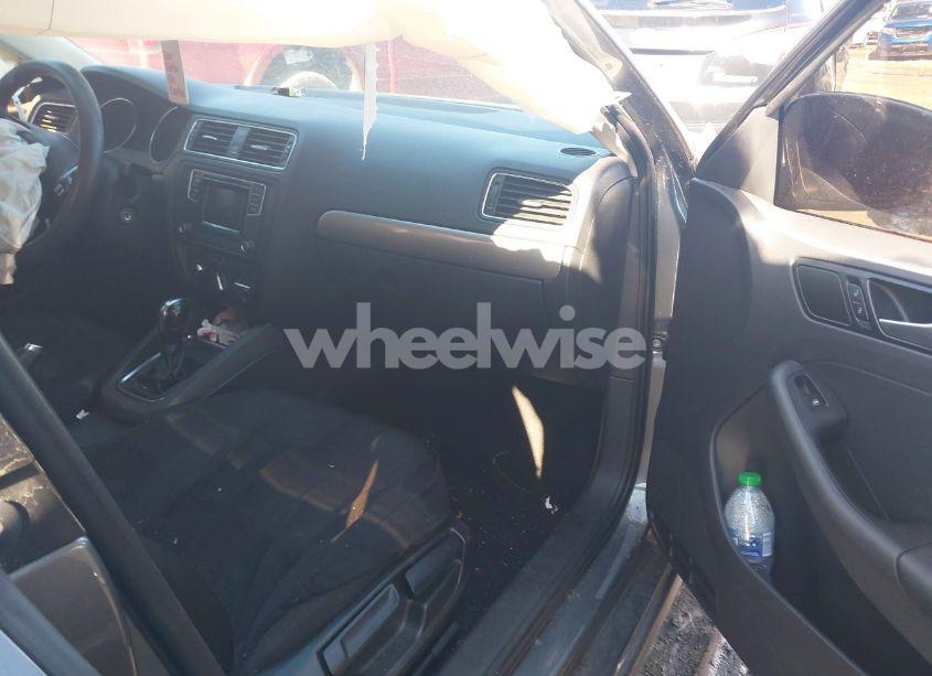 Photo 5 of 2018 Volkswagen Jetta 1.4T S (VIN 3VW2B7AJ8JM222798)