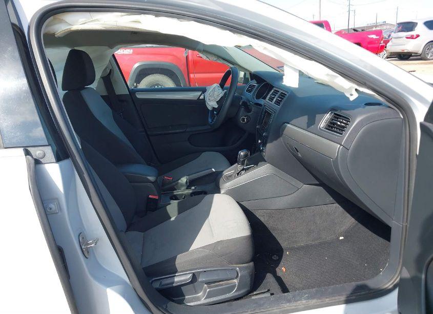 Photo 5 of 2017 Volkswagen Jetta 1.4T S (VIN 3VW2B7AJ9HM381789)
