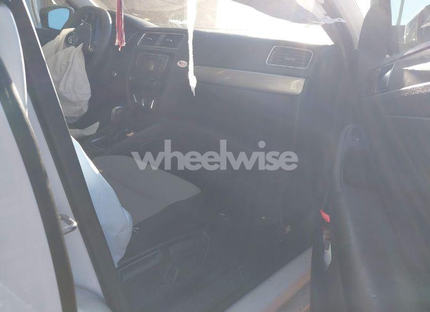 Photo 5 of 2017 Volkswagen Jetta 1.4T S (VIN 3VW2B7AJXHM246515)