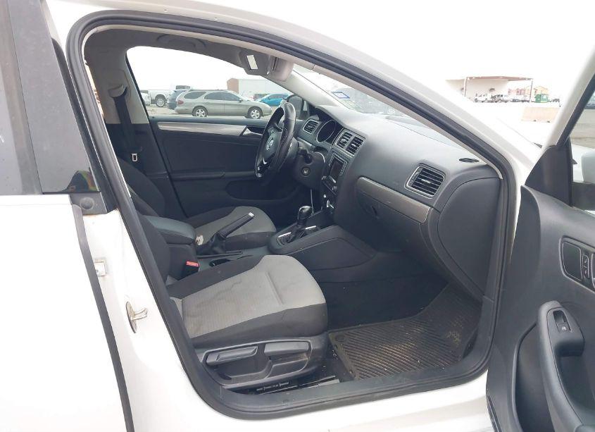 Photo 5 of 2017 Volkswagen Jetta 1.4T S (VIN 3VW2B7AJXHM350938)