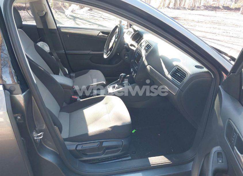 Photo 5 of 2017 Volkswagen Jetta 1.4T S (VIN 3VW2B7AJXHM405033)