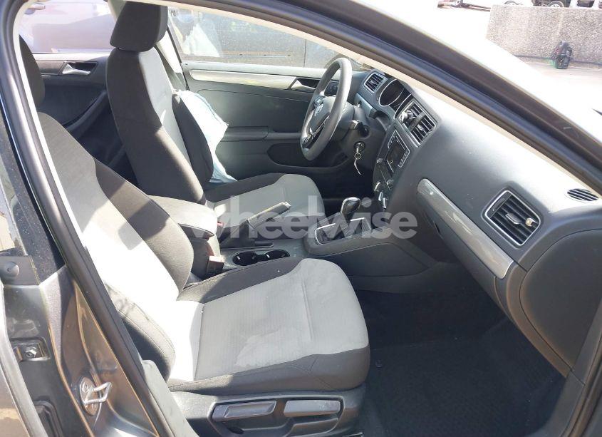 Photo 5 of 2017 Volkswagen Jetta 1.4T S (VIN 3VW2B7AJXHM408577)