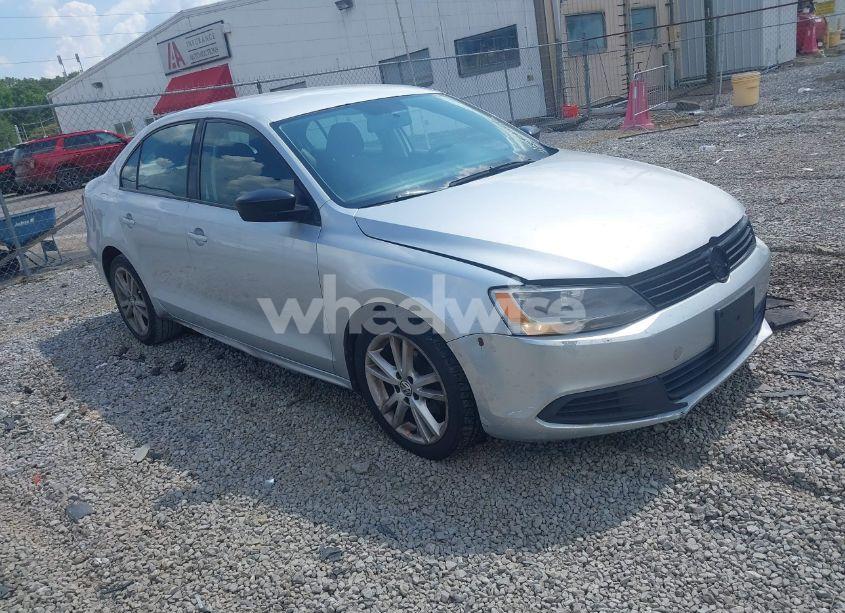 2011 Volkswagen Jetta 2.0L S (VIN 3VW2K7AJ0BM380988) main photo