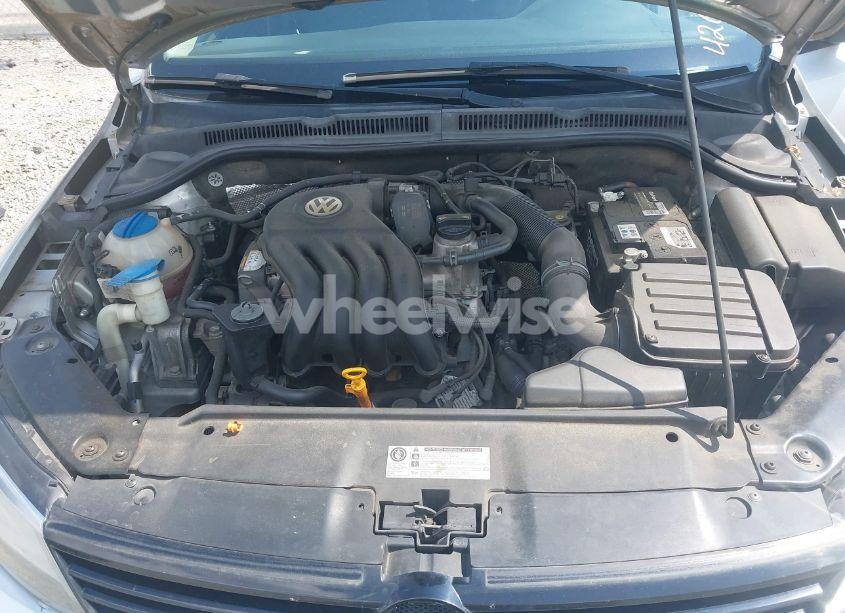 Photo 10 of 2011 Volkswagen Jetta 2.0L S (VIN 3VW2K7AJ0BM380988)