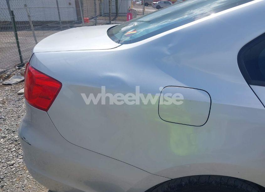 Photo 12 of 2011 Volkswagen Jetta 2.0L S (VIN 3VW2K7AJ0BM380988)