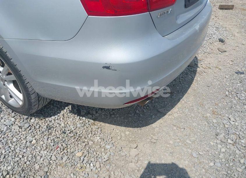 Photo 14 of 2011 Volkswagen Jetta 2.0L S (VIN 3VW2K7AJ0BM380988)