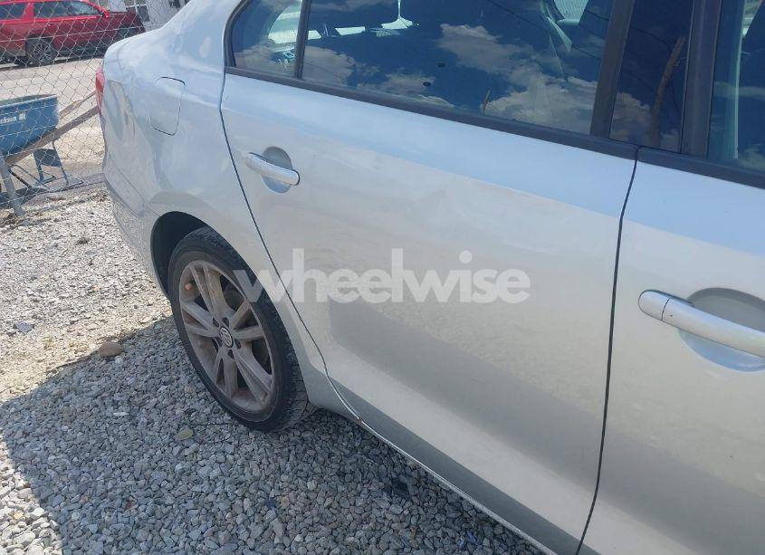 Photo 6 of 2011 Volkswagen Jetta 2.0L S (VIN 3VW2K7AJ0BM380988)