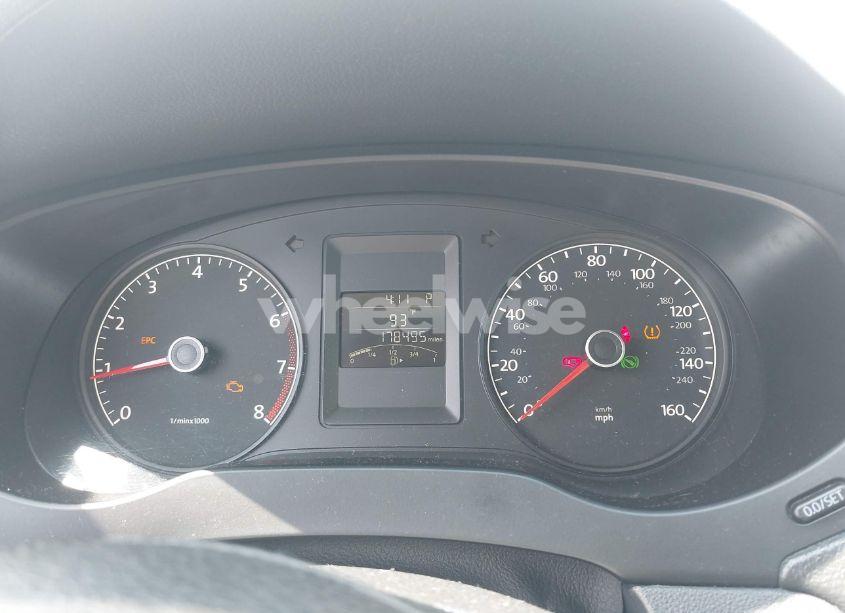 Photo 7 of 2011 Volkswagen Jetta 2.0L S (VIN 3VW2K7AJ0BM380988)