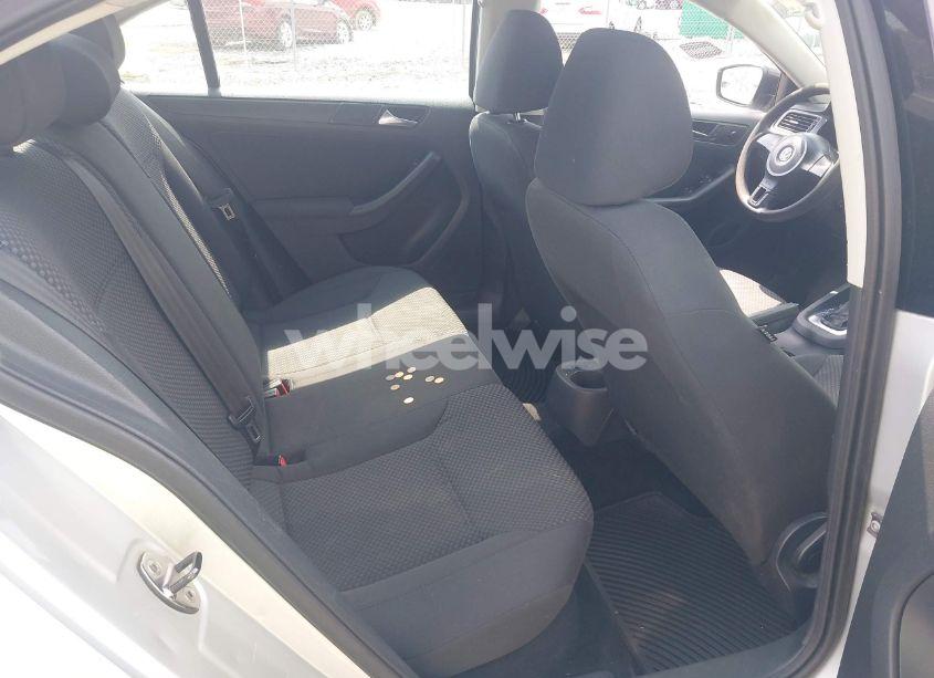 Photo 8 of 2011 Volkswagen Jetta 2.0L S (VIN 3VW2K7AJ0BM380988)