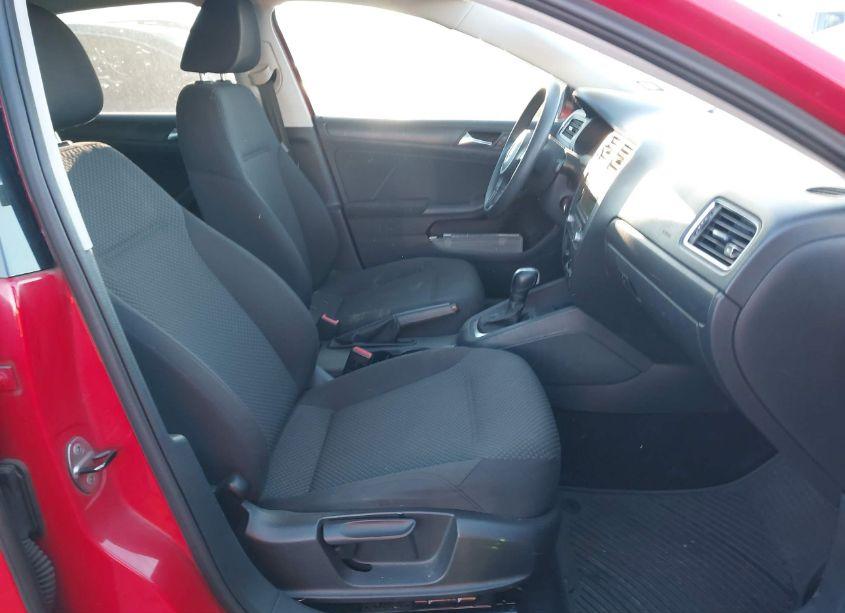 Photo 5 of 2011 Volkswagen Jetta 2.0L S (VIN 3VW2K7AJ0BM392543)