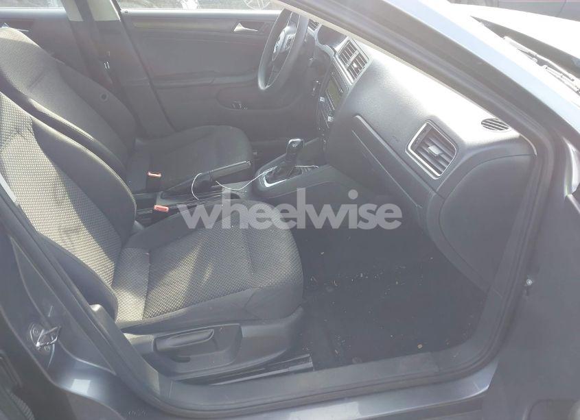 Photo 5 of 2013 Volkswagen Jetta 2.0L S (VIN 3VW2K7AJ0DM201593)