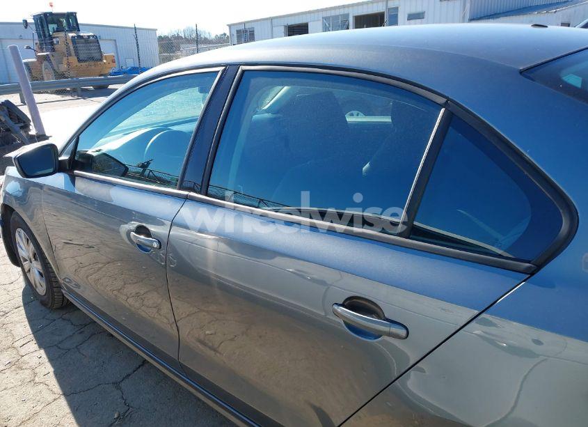 Photo 14 of 2013 Volkswagen Jetta 2.0L S (VIN 3VW2K7AJ0DM207328)