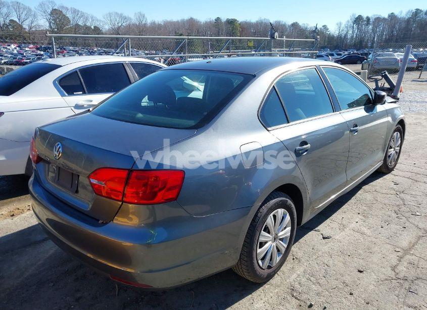 Photo 4 of 2013 Volkswagen Jetta 2.0L S (VIN 3VW2K7AJ0DM207328)