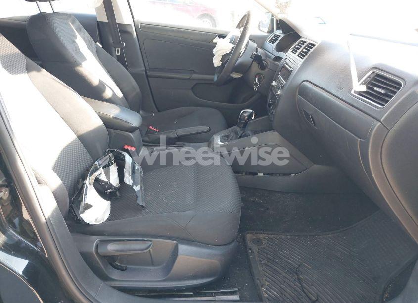 Photo 5 of 2013 Volkswagen Jetta 2.0L S (VIN 3VW2K7AJ0DM254696)