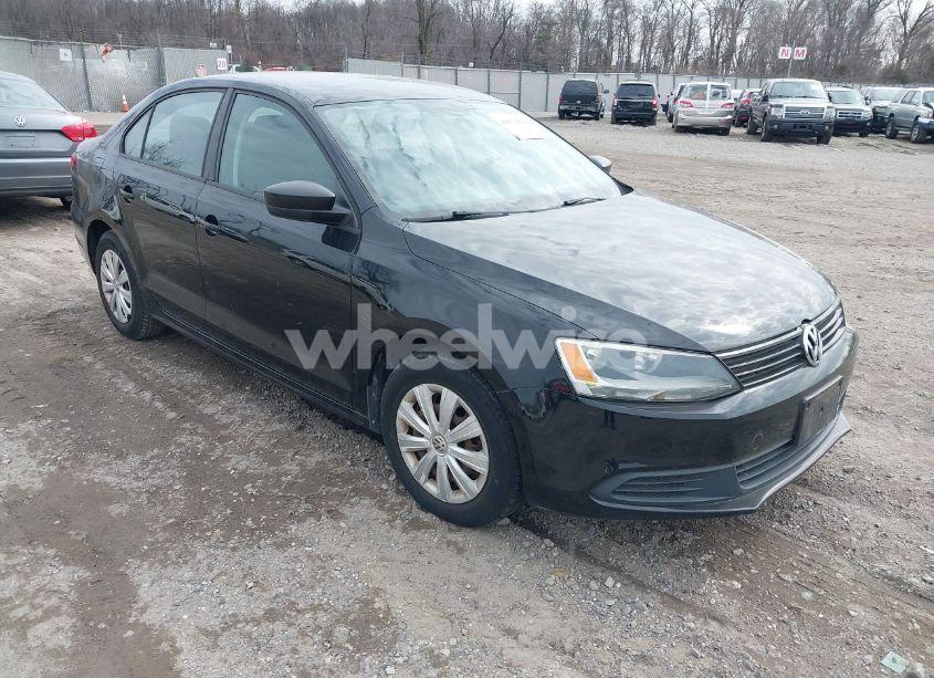 2013 Volkswagen Jetta 2.0L S (VIN 3VW2K7AJ0DM255248) main photo