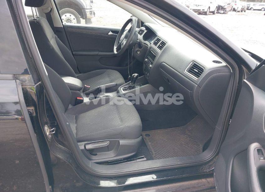 Photo 5 of 2013 Volkswagen Jetta 2.0L S (VIN 3VW2K7AJ0DM255248)