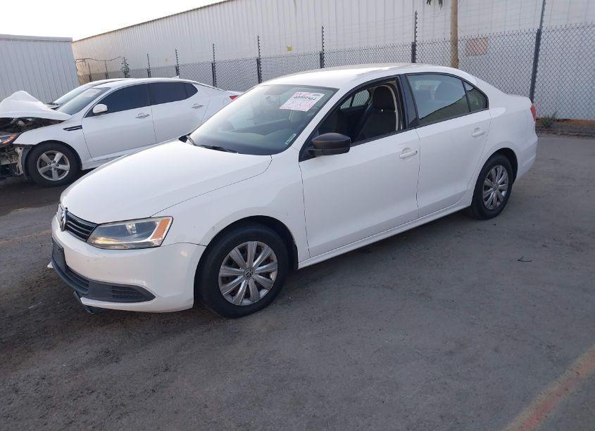 Photo 2 of 2013 Volkswagen Jetta 2.0L S (VIN 3VW2K7AJ0DM371386)