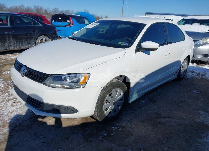 Photo 2 of 2013 Volkswagen Jetta 2.0L S (VIN 3VW2K7AJ0DM372893)